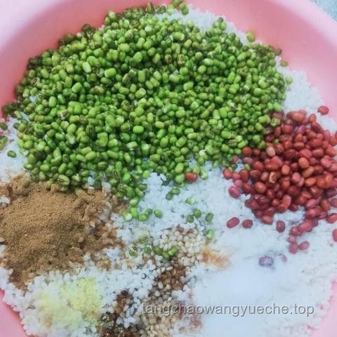 **加热粽子，用水煮好还是蒸好？正确方法揭秘，让你粽子香软又可口**