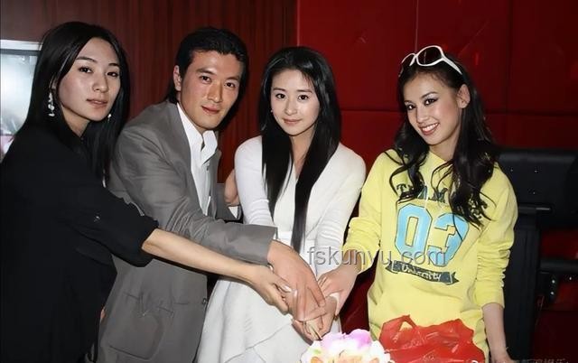 黄圣依贾乃亮疑旧情复燃？娱乐圈情感波澜中的真实感悟