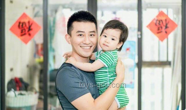 45岁方力申官宣小14岁妻子怀孕：高龄爸爸与孕期知识